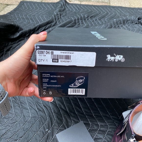 New in Box Coach Cut Out Western Creeper Bootie - Picture 8 of 8